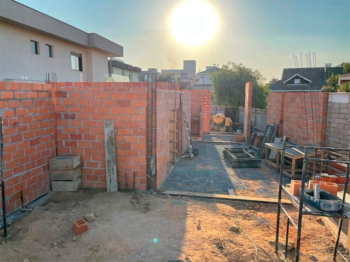 Construção de Casas de Alto Padrão Trata-se de obras residenciais que são projetos de construção de casas ou outros imóveis para a moradia. A D&D tem vasta experiência em construções residenciais de alto e altíssimo padrão. Entre em contato com a gente para saber mais sobre o assunto.
