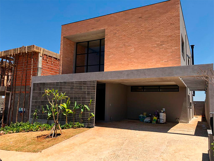 Construção de Casas de Alto Padrão Trata-se de obras residenciais que são projetos de construção de casas ou outros imóveis para a moradia. A D&D tem vasta experiência em construções residenciais de alto e altíssimo padrão. Entre em contato com a gente para saber mais sobre o assunto.