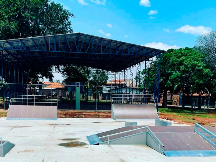 Construções Industriais As construções industriais aumentam a capacidade produtiva ou melhoram a eficiência em empresas. A D&D tem expertise em gerenciamento de construções industriais! Quer saber mais sobre construções industriais? Entre em contato com a gente!