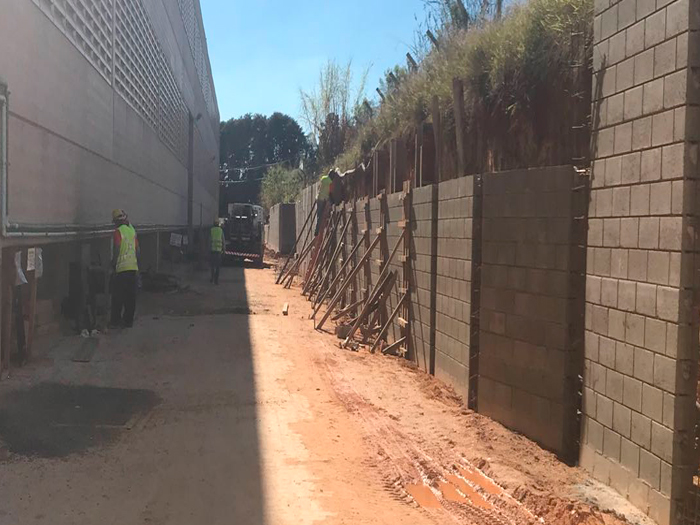 Construções Industriais As construções industriais aumentam a capacidade produtiva ou melhoram a eficiência em empresas. A D&D tem expertise em gerenciamento de construções industriais! Quer saber mais sobre construções industriais? Entre em contato com a gente!